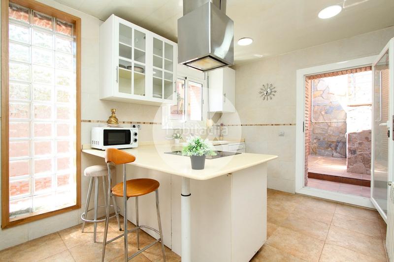 Foto 01657abf-8efd-42ac-a800-23575083565c. Casa con camino riscaldamento parcheggio piscina in Viladecans