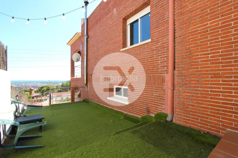 Foto 0b1b7afc-9326-486f-af26-923c667ca7ae. Casa con camino riscaldamento parcheggio piscina in Viladecans