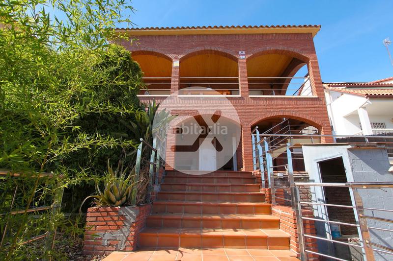 Foto 1876383a-08db-4796-9bba-c5fb38e0acf2. Casa con camino riscaldamento parcheggio piscina in Viladecans