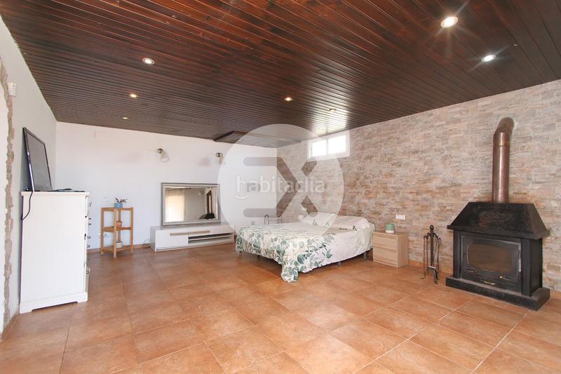 Foto 1b0fc2c0-9c7e-49de-a0bb-3f9913365224. Casa con camino riscaldamento parcheggio piscina in Viladecans