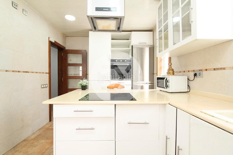 Foto 2fea21e4-0b82-4348-9df2-069b86ac18cf. Casa con camino riscaldamento parcheggio piscina in Viladecans