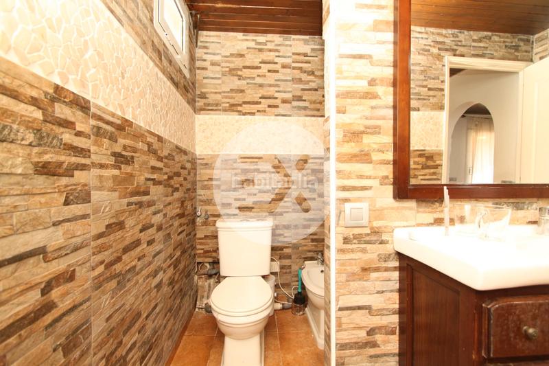 Foto 35638bd0-ff54-41f6-86f1-62922a50d987. Casa con camino riscaldamento parcheggio piscina in Viladecans