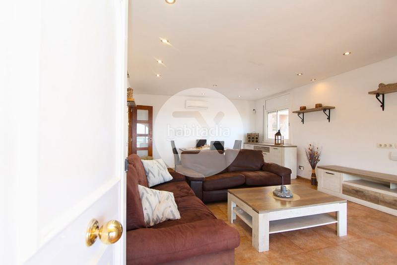 Foto 37fc901b-c3d2-4b24-b2de-04a451585538. Casa con camino riscaldamento parcheggio piscina in Viladecans