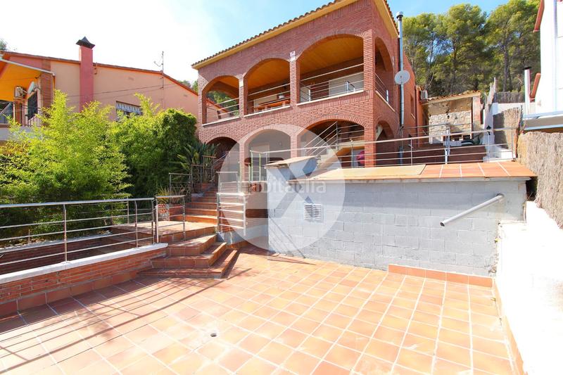 Foto 46c10434-3d9e-46b0-98b5-dc2a9b140f5e. Casa con camino riscaldamento parcheggio piscina in Viladecans