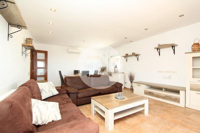 Foto 4acd56aa-c741-40a3-bdd6-35803af00d18. Casa con camino riscaldamento parcheggio piscina in Viladecans