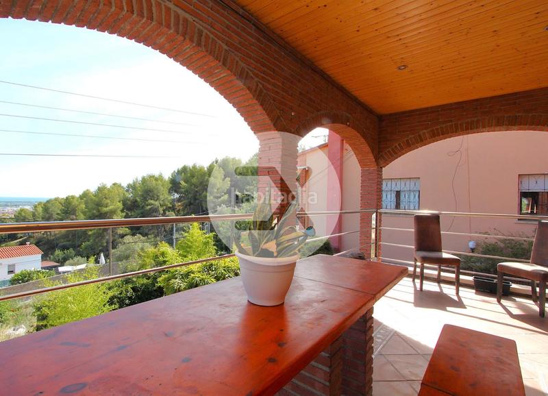 Foto 4cbc1ef1-a633-48dc-b5d3-4434e91f118f. Casa con camino riscaldamento parcheggio piscina in Viladecans