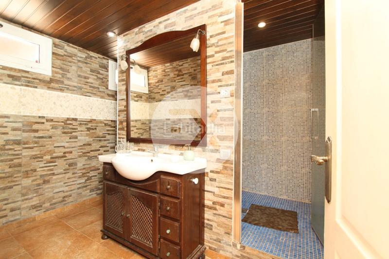 Foto 4cdffa25-f1c2-4bb2-8490-3520501a4daf. Casa con camino riscaldamento parcheggio piscina in Viladecans