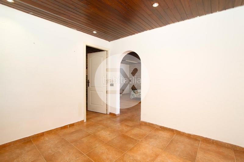 Foto 67cb1754-0f81-4e97-b467-fe01030ae933. Casa con camino riscaldamento parcheggio piscina in Viladecans