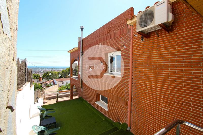 Foto 72eac62f-5de4-46b9-8f61-ab282e0104df. Casa con camino riscaldamento parcheggio piscina in Viladecans