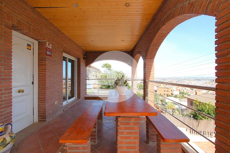 Foto 75801584-3683-4028-95c2-a0bc83b61c6a. Casa con camino riscaldamento parcheggio piscina in Viladecans