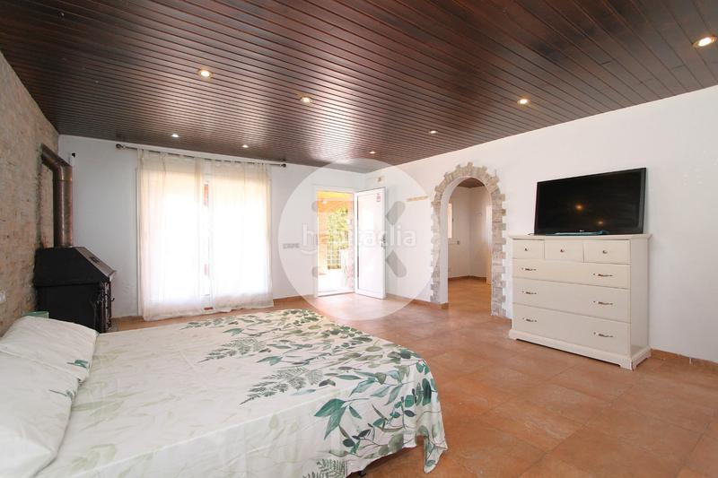 Foto 8a8f732a-c632-470e-a8d6-f185320acf5d. Casa con camino riscaldamento parcheggio piscina in Viladecans