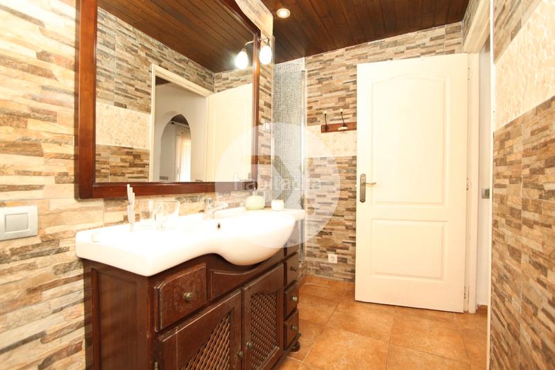 Foto 94863f95-4b54-4535-95a8-4046912488be. Casa con camino riscaldamento parcheggio piscina in Viladecans