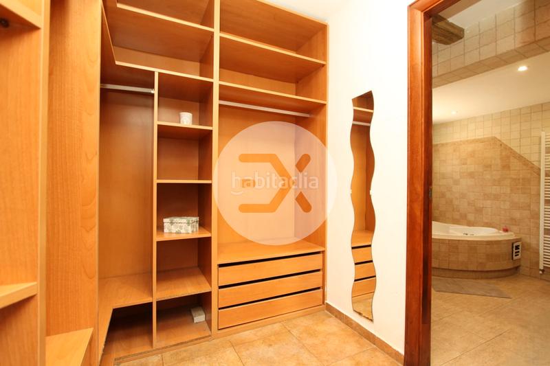 Foto aafa3f2d-80ff-4367-8cb1-d2cd27f4bb3b. Casa con camino riscaldamento parcheggio piscina in Viladecans