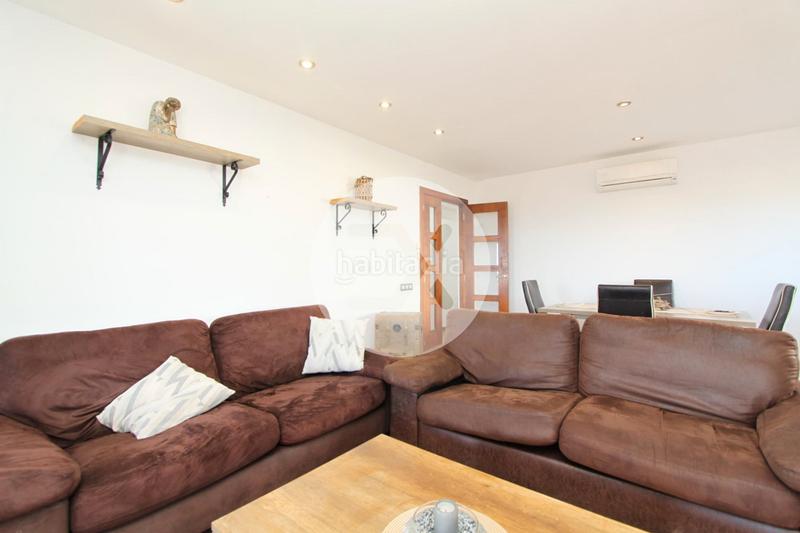 Foto b74ce80e-99d2-45b2-8e44-caa4b1a2911d. Casa con camino riscaldamento parcheggio piscina in Viladecans