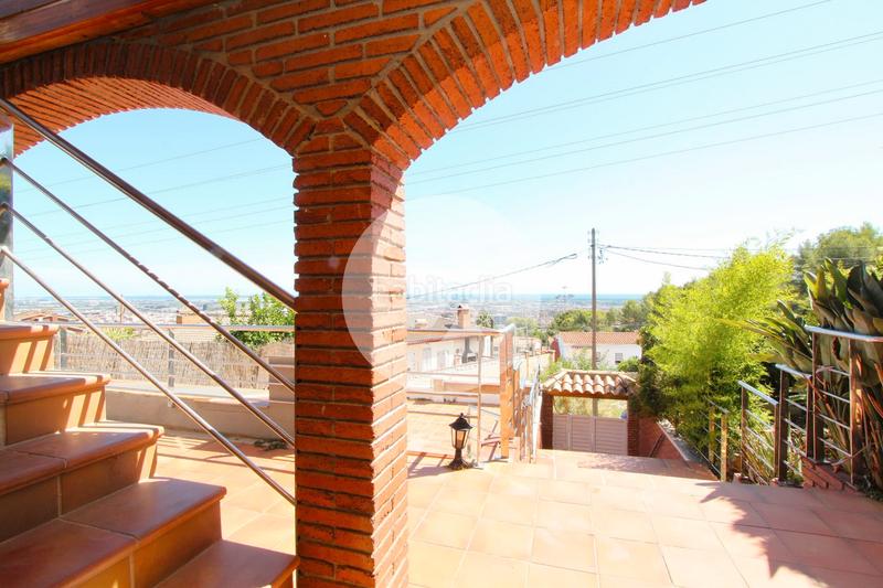 Foto b962da2e-15ea-4b61-b72d-da1f4c2fec04. Casa con camino riscaldamento parcheggio piscina in Viladecans