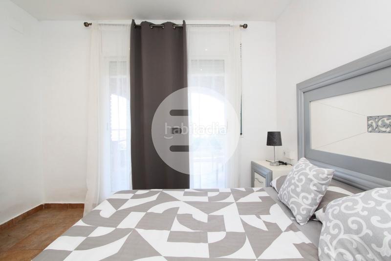 Foto c1243cdd-d87b-46e5-9fea-c2c4d7fef352. Casa con camino riscaldamento parcheggio piscina in Viladecans