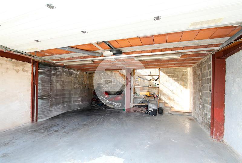 Foto ccd89a90-a839-418d-8051-604df6347190. Casa con camino riscaldamento parcheggio piscina in Viladecans