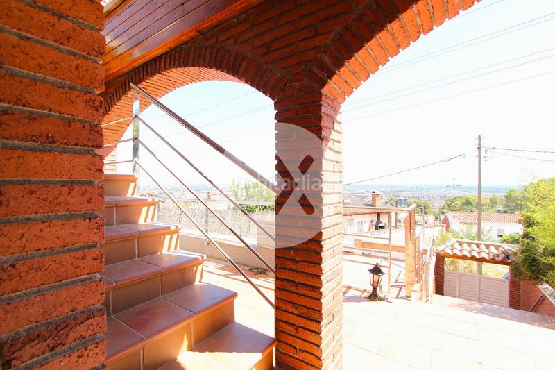 Foto d31dae65-fe0e-4f44-8d2e-437952ccfa80. Casa con camino riscaldamento parcheggio piscina in Viladecans