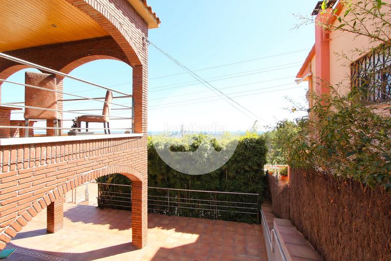 Foto d849dead-db0f-49ec-b9ab-79837ad4c816. Casa con camino riscaldamento parcheggio piscina in Viladecans