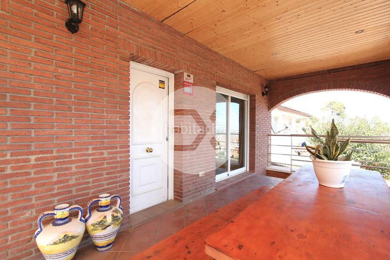 Foto de26c89a-4683-46b2-a2be-abb6f21e11d5. Casa con camino riscaldamento parcheggio piscina in Viladecans