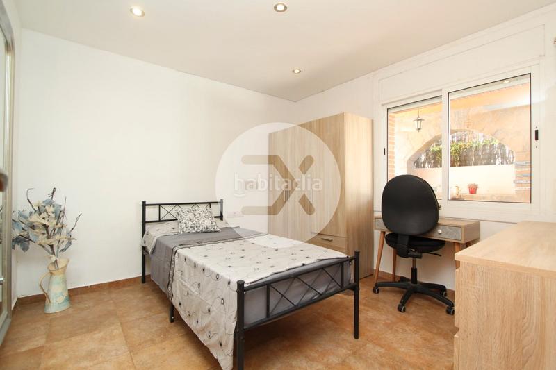 Foto e1cc7a63-0e62-4eb5-af9d-e0915be914c7. Casa con camino riscaldamento parcheggio piscina in Viladecans