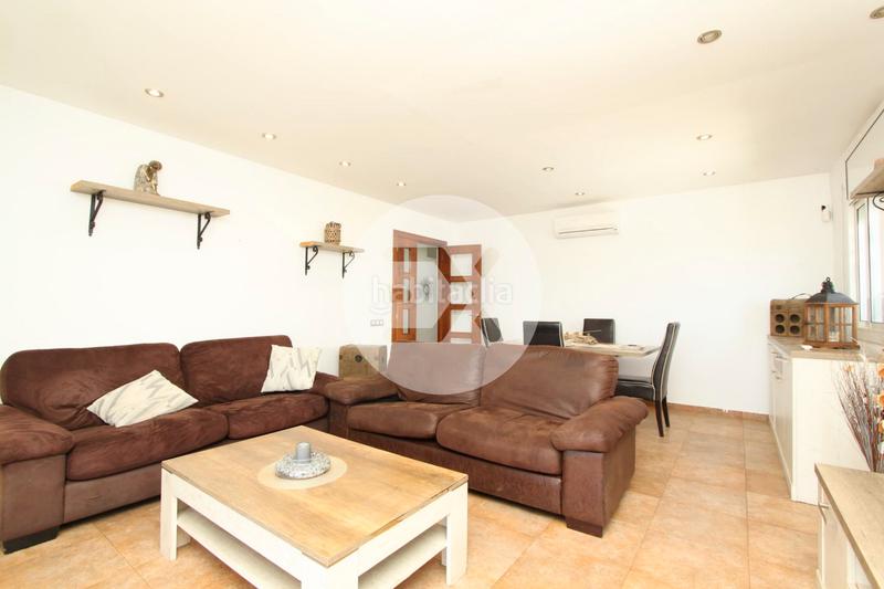 Foto efee930c-8841-4244-adf2-23a54f2980bd. Casa con camino riscaldamento parcheggio piscina in Viladecans