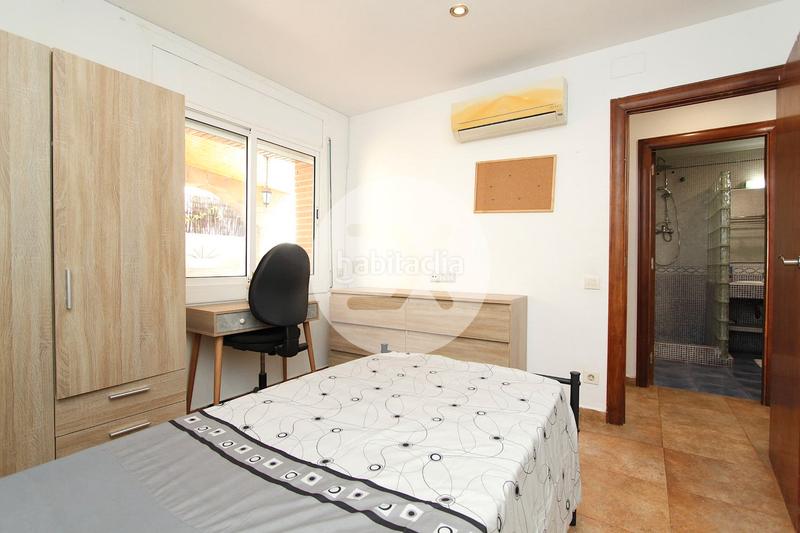 Foto f9d7705a-cccb-4953-84cb-7ab7e1ea9104. Casa con camino riscaldamento parcheggio piscina in Viladecans