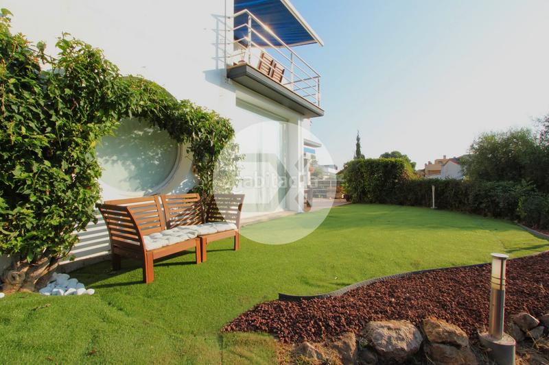 Foto 56c6a5a0-73af-45cb-b23c-56a9f7c5a742. Haus mit parking in Montmar Castelldefels