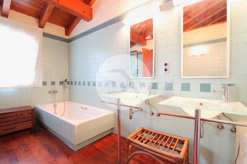 Foto 59310a05-393a-4893-85cc-e6308efa6fd1. House with parking in Montmar Castelldefels