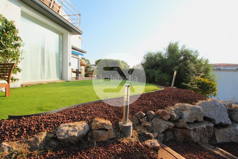 Foto ff2c346e-64e0-484d-87b5-1a2cb25516d8. House with parking in Montmar Castelldefels
