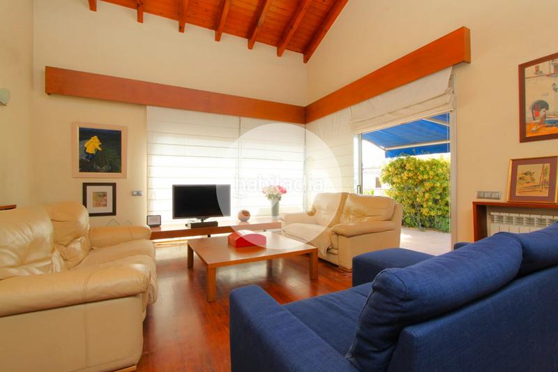 Foto 1221388b-a9aa-412a-9e33-63936c3b2ce6. Maison avec parking dans Montmar Castelldefels