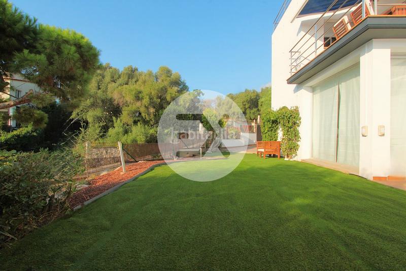 Foto 40bf26a6-6f28-49a6-8291-63cf09d9e43e. Maison avec parking dans Montmar Castelldefels