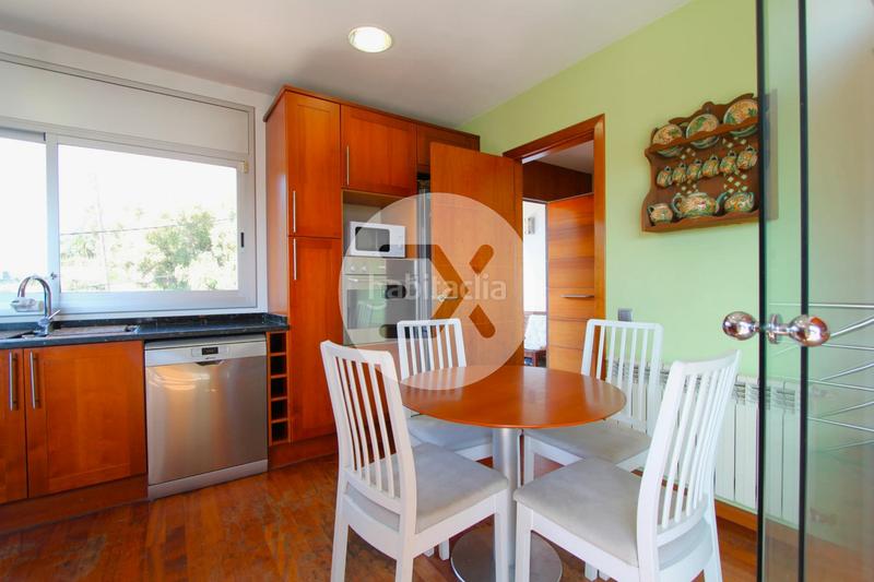 Foto 546f3509-1ebc-4fd7-8c4f-d1312694865e. Maison avec parking dans Montmar Castelldefels