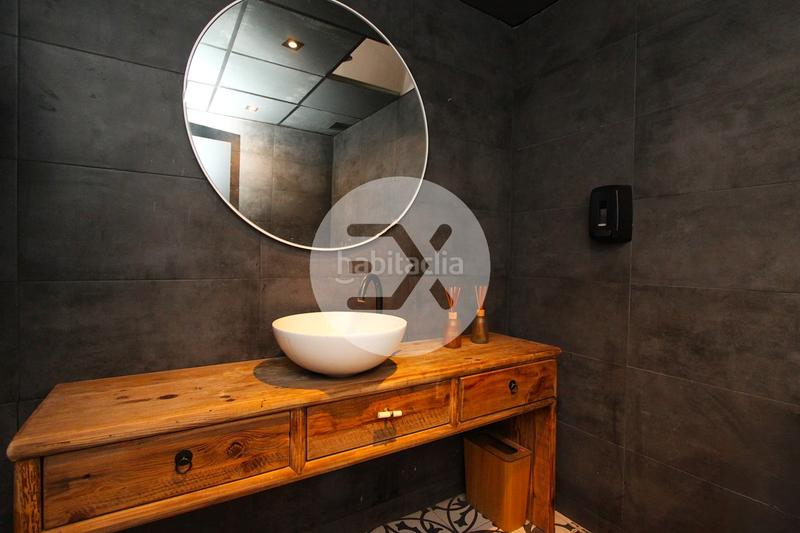 Foto 694ac4cc-d4d1-4e82-9b3b-4d956f4bbb3c. Local comercial a Centre Castelldefels