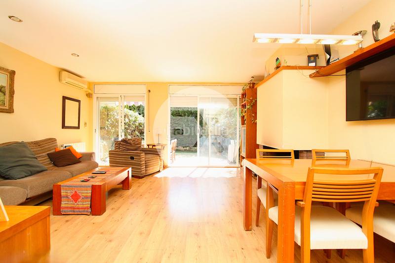 Foto d72637f9-a1c6-456e-90df-acf25b9e6cf3. Casa adosada en El Poal Castelldefels