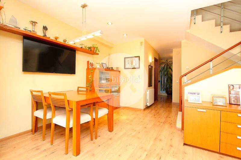 Foto 0e1e1270-411d-414e-b584-bf1f8274933f. Maison jumelée avec cheminée chauffage parking dans Castelldefels