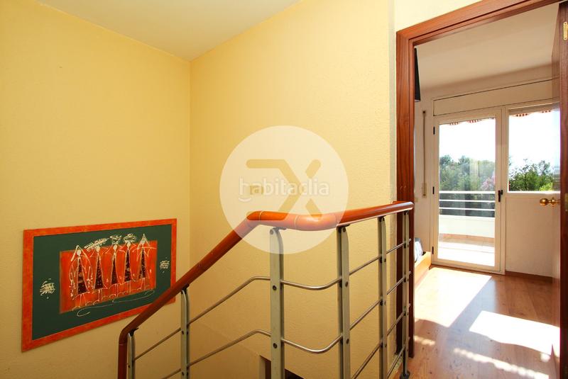 Foto 14c3c0d0-c55d-427b-b694-84ddad6201b7. Maison jumelée avec cheminée chauffage parking dans Castelldefels