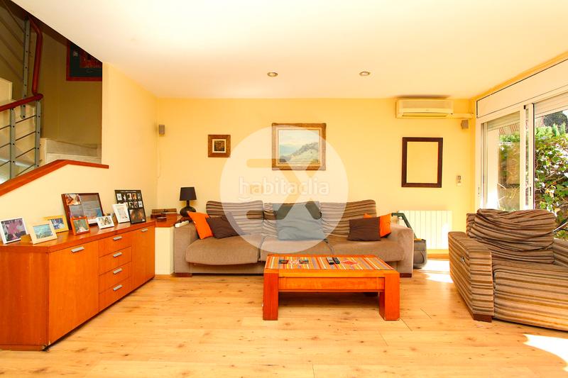 Foto 4133e7d6-fae3-4a44-ada3-60fc32db0cc6. Maison jumelée avec cheminée chauffage parking dans Castelldefels