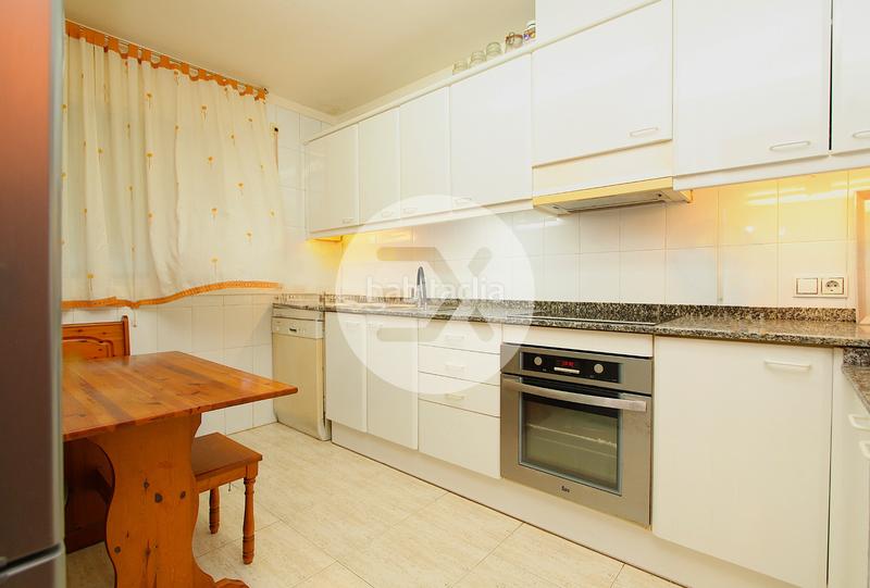 Foto 6457c2b4-7002-47a4-8f07-65a0115528ad. Maison jumelée avec cheminée chauffage parking dans Castelldefels