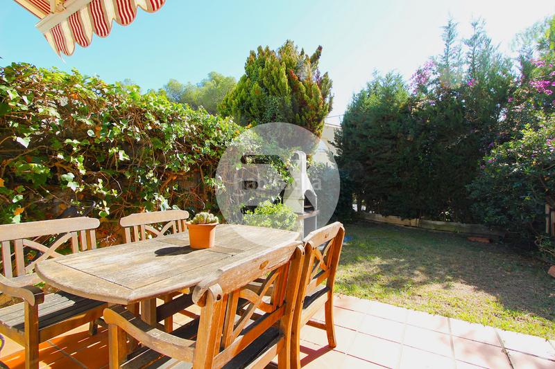 Foto 82b3e878-1e35-4c20-892f-fff57393c90f. Maison jumelée avec cheminée chauffage parking dans Castelldefels