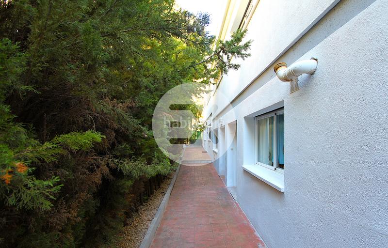 Foto a63fd0c9-3208-45e7-a4da-660cdeb3e3e5. Maison jumelée avec cheminée chauffage parking dans Castelldefels