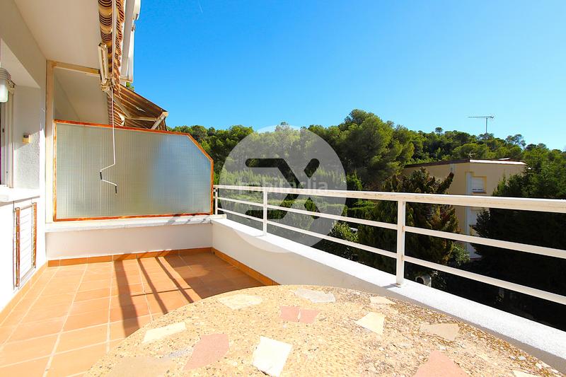 Foto d568633e-7409-462b-a102-4888540cfd1d. Maison jumelée avec cheminée chauffage parking dans Castelldefels