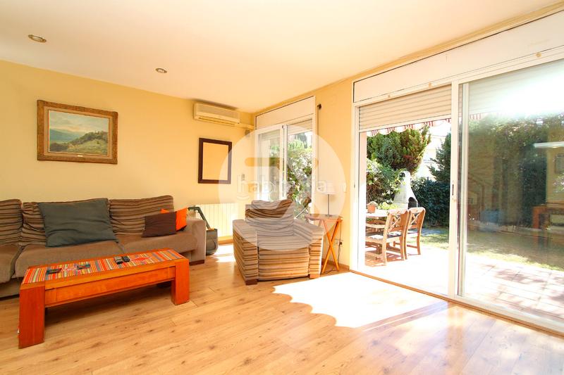 Foto e8cb34b8-97ca-44e9-8692-70ee25de0692. Maison jumelée avec cheminée chauffage parking dans Castelldefels