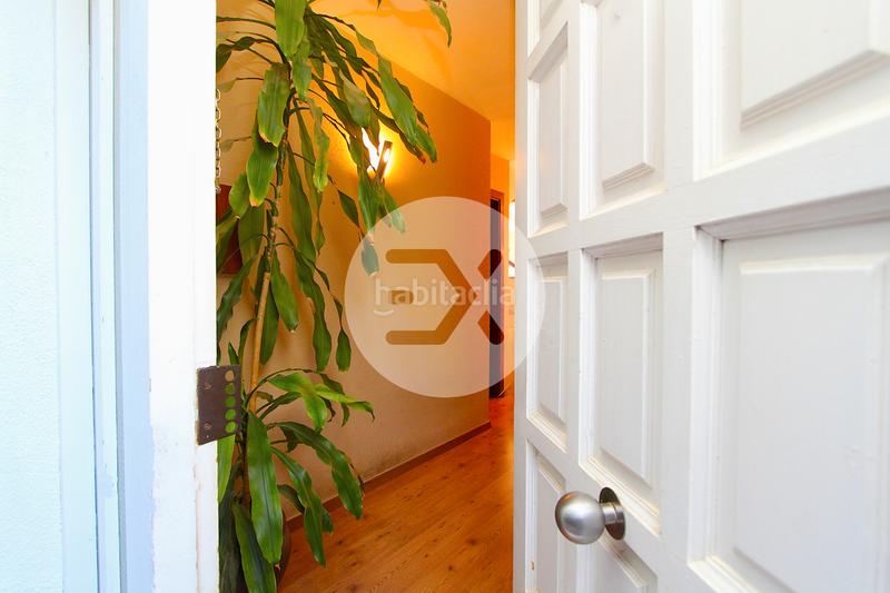 Foto ea00148c-a3d6-40f0-bc11-64b6f8794824. Maison jumelée avec cheminée chauffage parking dans Castelldefels