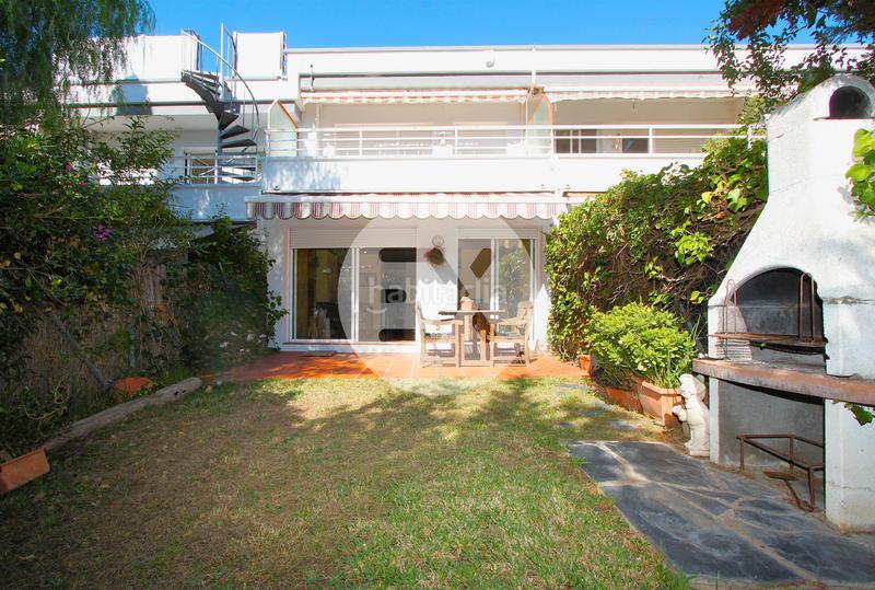 Foto f15e1e1c-e9c7-4274-ac8e-ec44a152a471. Maison jumelée avec cheminée chauffage parking dans Castelldefels