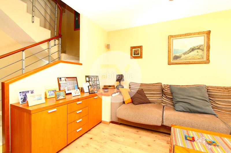 Foto fed0dac3-f307-48f3-b5fc-50a2e50cbc06. Maison jumelée avec cheminée chauffage parking dans Castelldefels