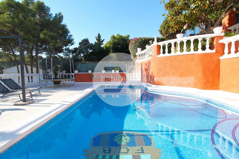 Foto 0719c402-235b-42ca-81b6-df2535572e0e. Casa con camino riscaldamento parcheggio piscina in Castelldefels