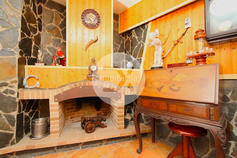 Foto 41310c6e-7036-48eb-aeb9-00c896db2e8b. Casa con camino riscaldamento parcheggio piscina in Castelldefels