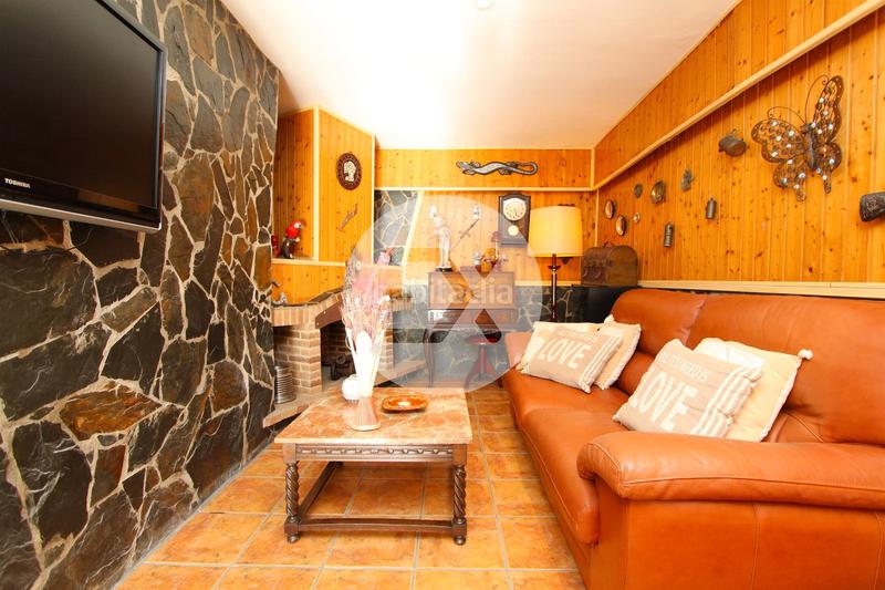 Foto 41dda933-da53-4427-95db-5b50b2bd7e93. Casa con camino riscaldamento parcheggio piscina in Castelldefels