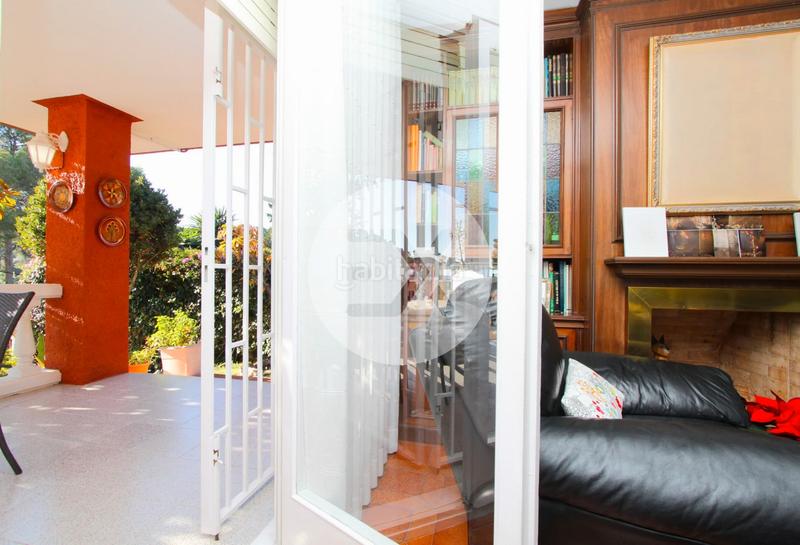 Foto 5fab93f7-62ad-47a5-86a6-ba00b035b777. Casa con camino riscaldamento parcheggio piscina in Castelldefels